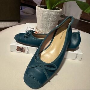 C. Paravano Peacock Blue Leather Ballet Flats Bow Cap Toe EU 38 (7.5/8)